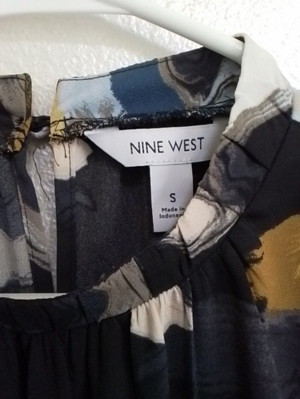 Nine West Long Sleeve Ruffled Hem Dress in Black, White & Gold Swirl - Picture 3 of 5